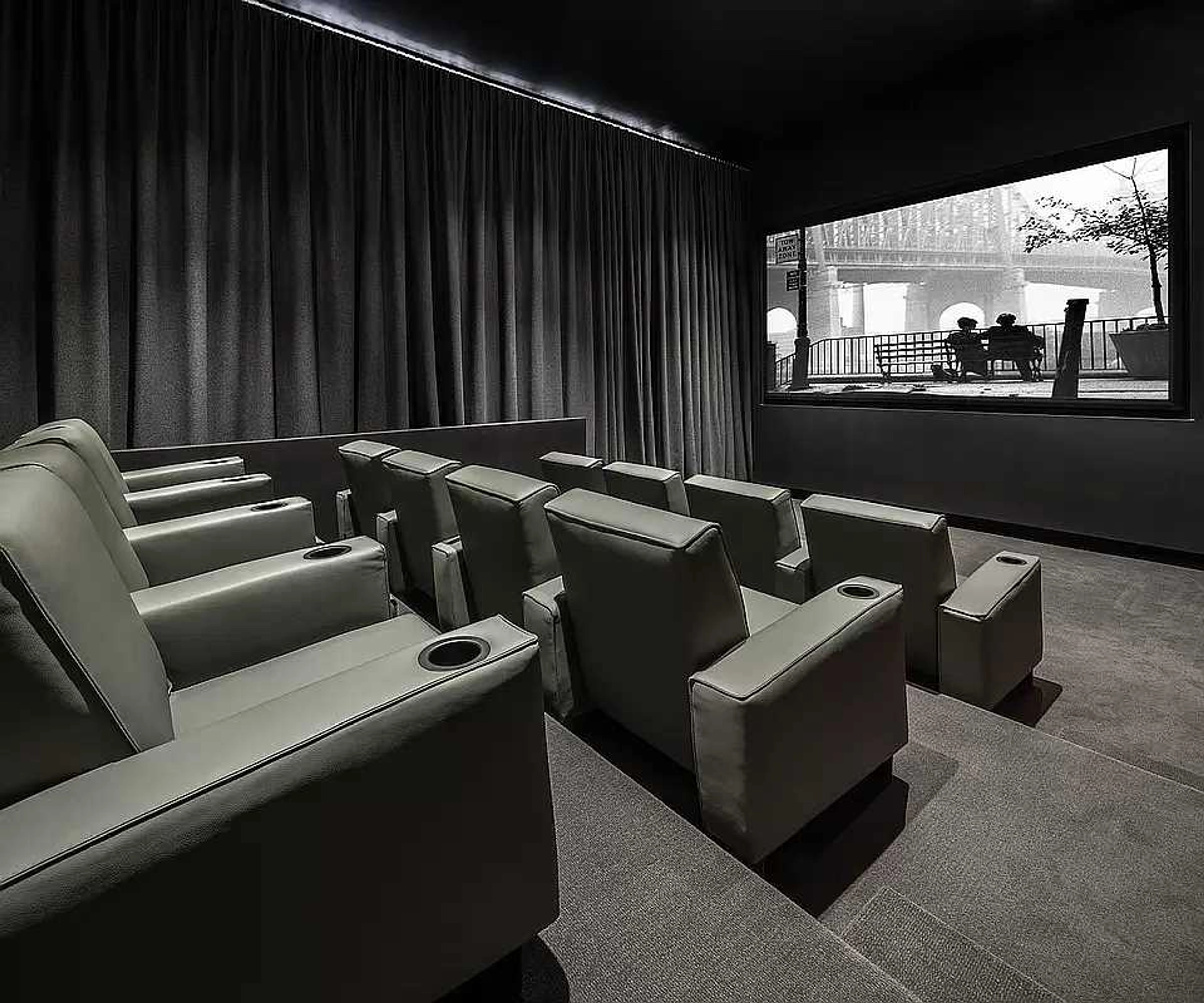 Photo #14 of Embassy V